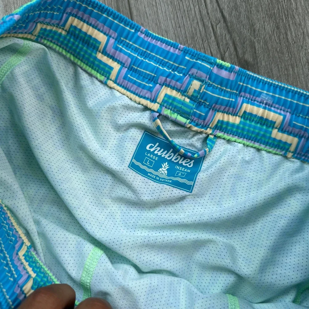NWOT Chubbies Blue Green Pattern Swim Shorts L